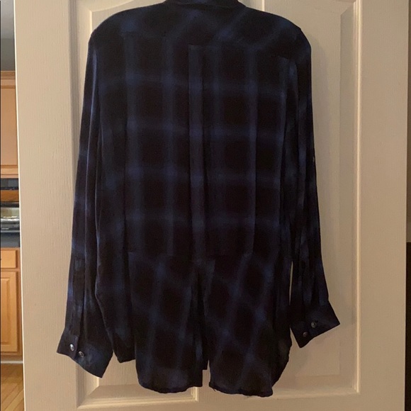 Black and Blue Top - Picture 3 of 3